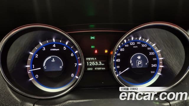 Hyundai YF Sonata Luxury, 2012 8