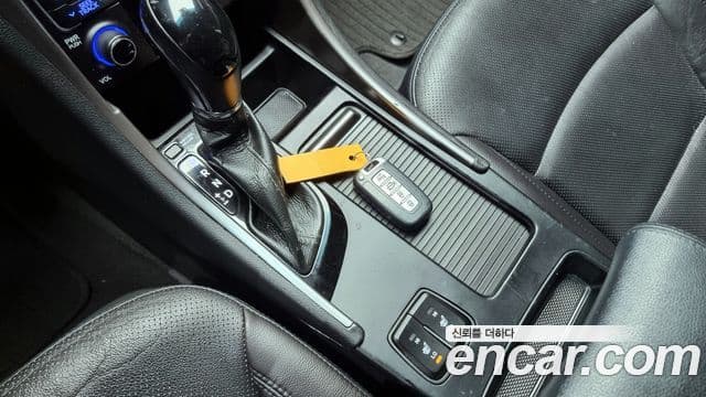 Hyundai YF Sonata Luxury, 2012 9