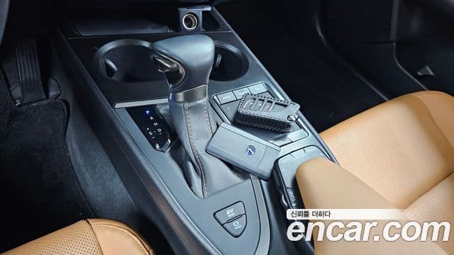 Lexus UX250h, 2020 9