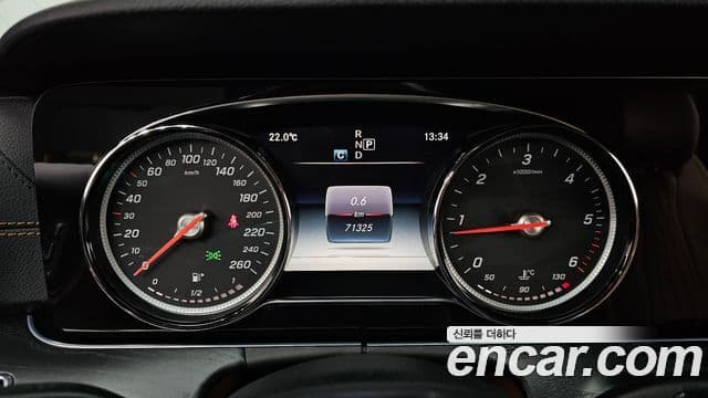 Mercedes-Benz E-класс W213 E220d кабриолет, 2018 8