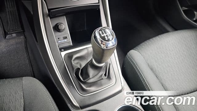 Hyundai Avante MD M16 GDI Deluxe, 2011 9