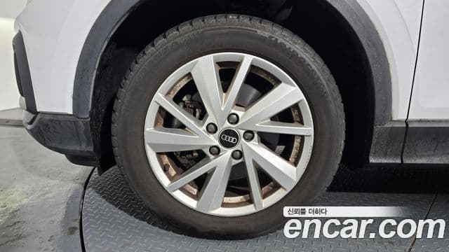 Audi Q2, 2023 все фото