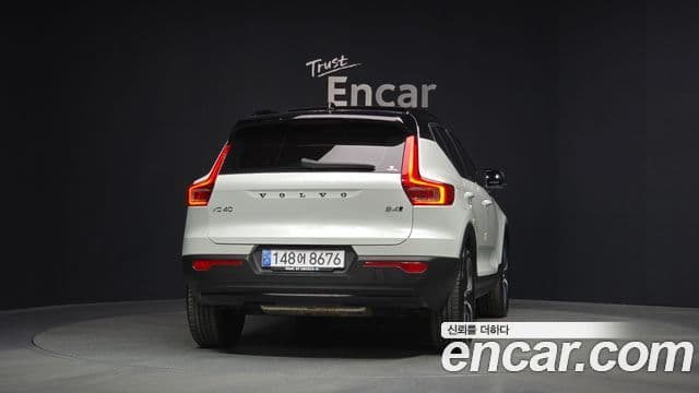 Volvo XC40 B4 R-Design, 2021 4