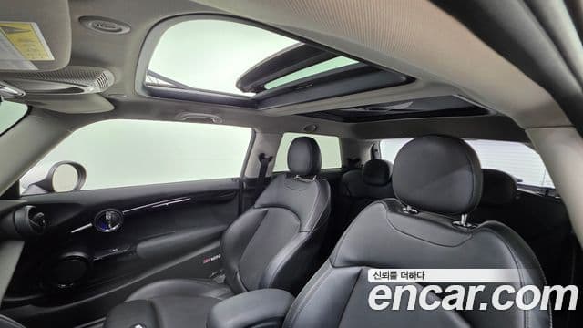 Mini Cooper 3세대, 2018 12