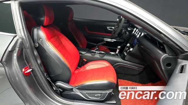 Ford Mustang купе, 2019 11