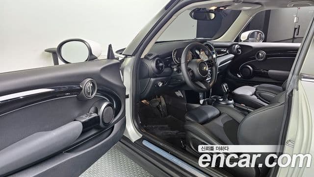 Mini Cooper 3세대, 2023 10