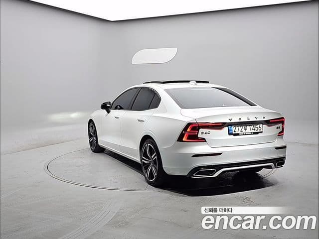 Volvo S60 3세대 B5 R-Design, 2022 2