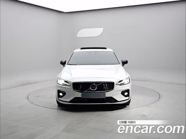 Volvo S60 3세대 B5 R-Design, 2022 3