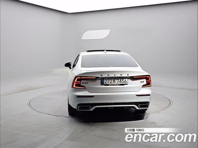 Volvo S60 3세대 B5 R-Design, 2022 4