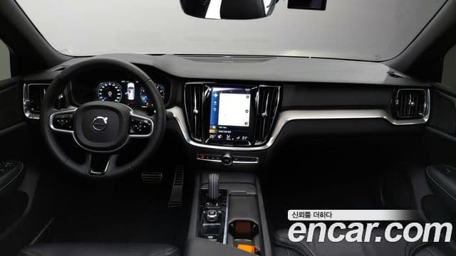 Volvo S60 3세대 B5 R-Design, 2022 7