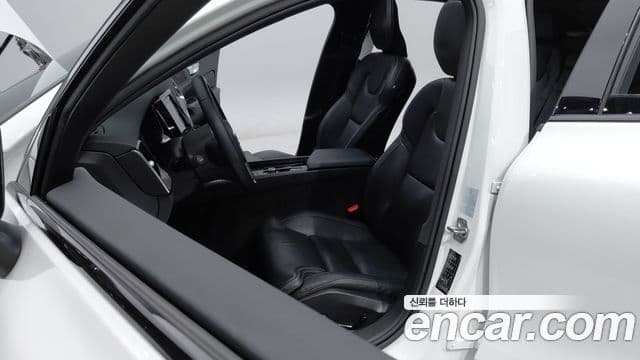 Volvo S60 3세대 B5 R-Design, 2022 10