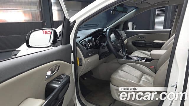 Kia All New Carnival Noblesse, 2015 10