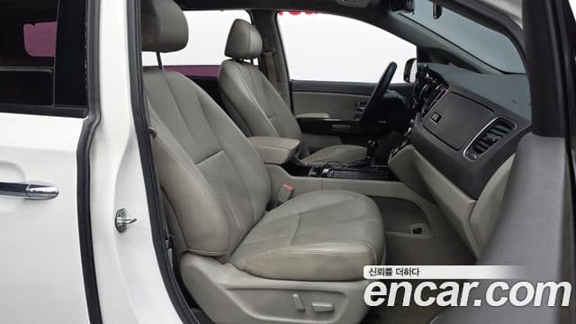 Kia All New Carnival Noblesse, 2015 11