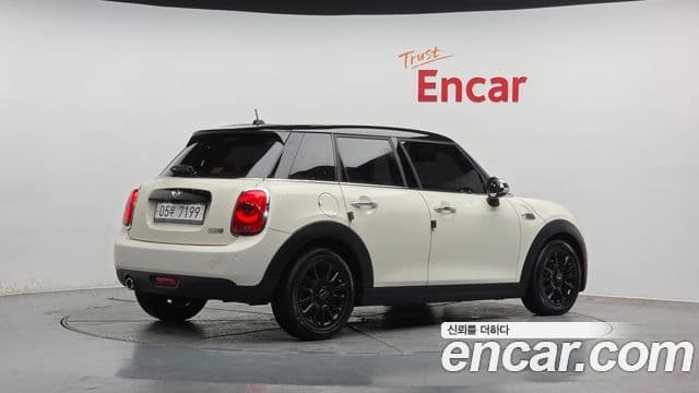 Mini Cooper 3세대, 2017 2