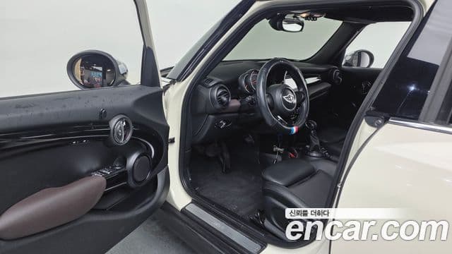 Mini Cooper 3세대, 2017 10