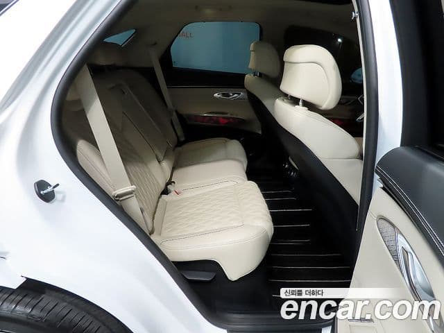 Genesis GV70, 2024 8