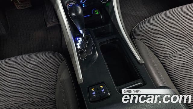 Hyundai YF Sonata Prime, 2011 9