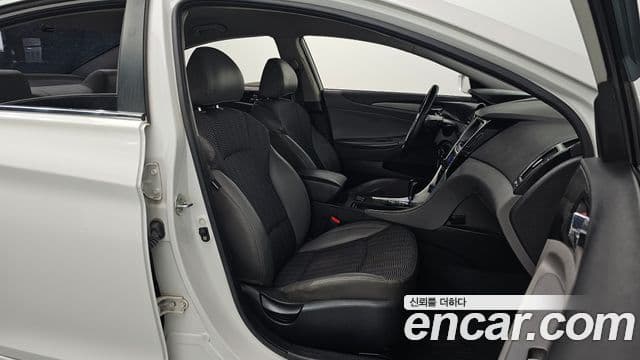 Hyundai YF Sonata Prime, 2011 10