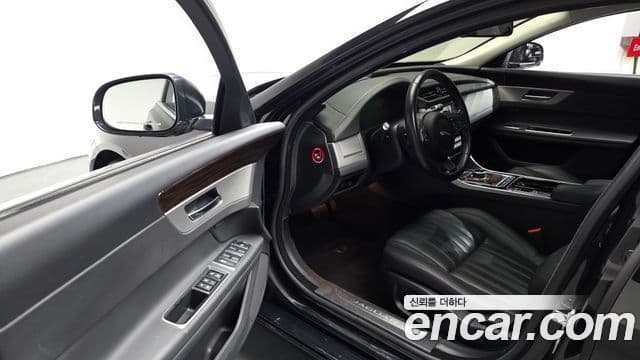 Jaguar XF (X260) 20d Portfolio AWD, 2017 11