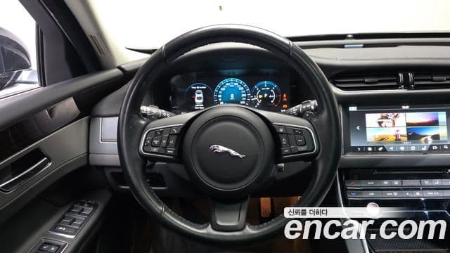 Jaguar XF (X260) 20d Portfolio AWD, 2017 13