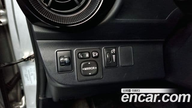 Toyota 프리우스 C, 2019 16