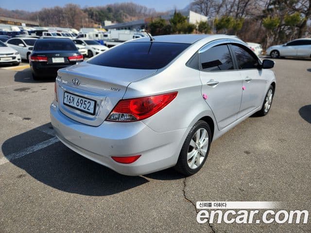 Hyundai Accent(новый кузов / новое поколение) Luxury, 2011 4