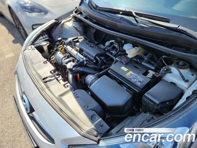 Hyundai Accent(новый кузов / новое поколение) Luxury, 2011 6