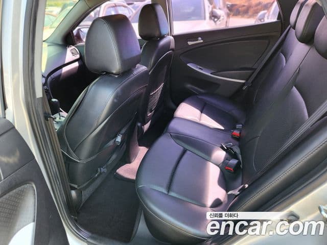 Hyundai Accent(новый кузов / новое поколение) Luxury, 2011 10