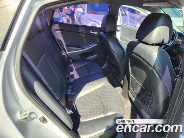 Hyundai Accent(новый кузов / новое поколение) Luxury, 2011 18