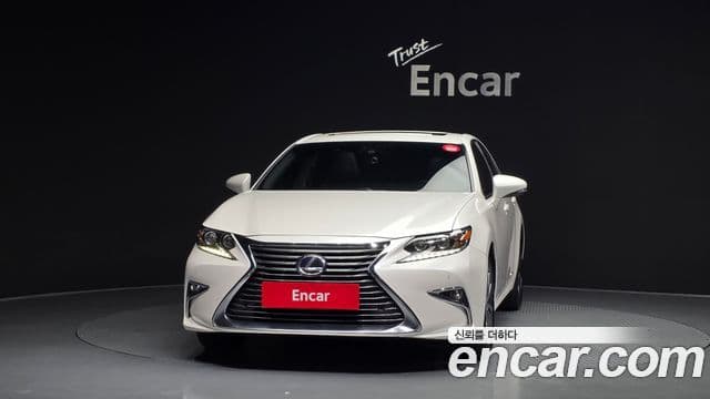 Lexus New ES300h XV60, 2018 3
