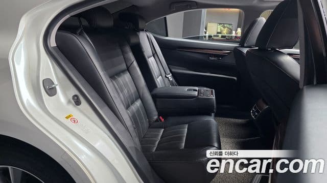 Lexus New ES300h XV60, 2018 12