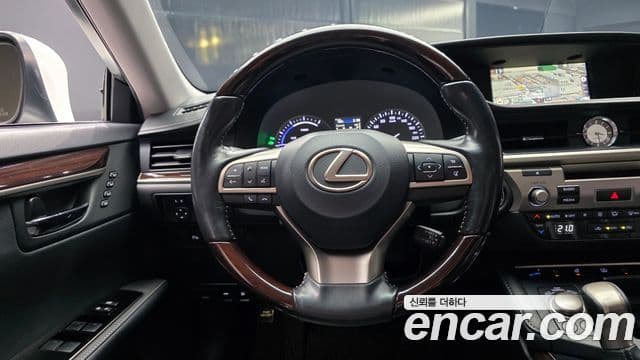 Lexus New ES300h XV60, 2018 13