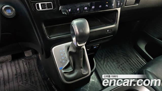 Hyundai Staria Modern, 2023 9