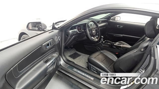 Ford Mustang купе, 2021 10