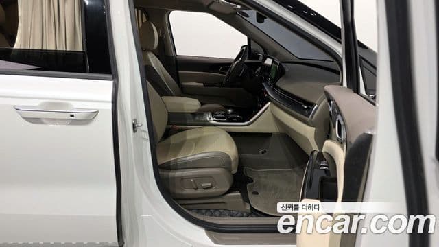 Kia Carnival 4세대 Signature, 2022 11