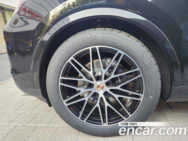 Porsche Cayenne (PO536), 2026 12