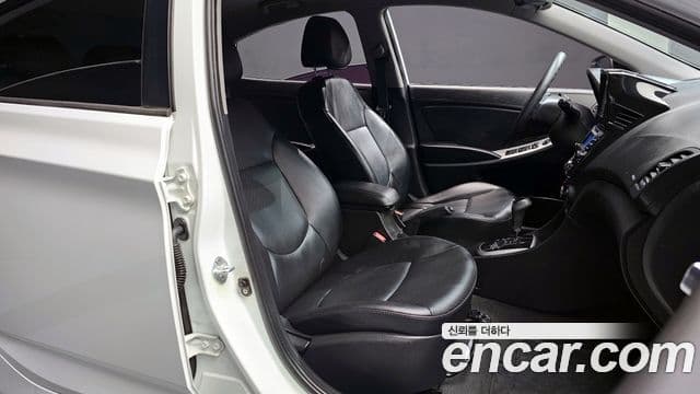 Hyundai Accent(новый кузов / новое поколение) Premier, 2011 10