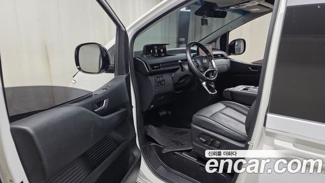 Hyundai Staria Modern, 2025 10
