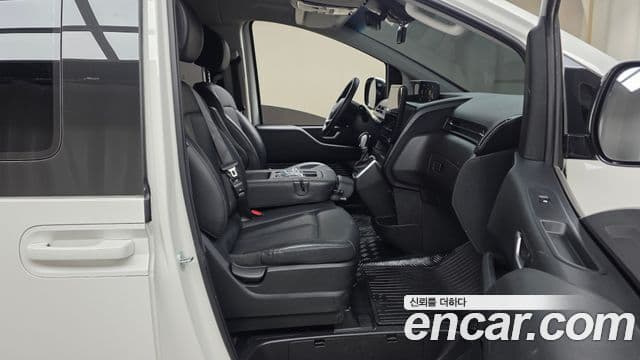 Hyundai Staria Modern, 2025 11