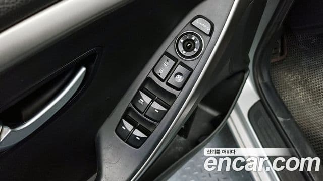 Hyundai i30(новый кузов / новое поколение) дизель 1.6 VGT Extreme, 2012 16