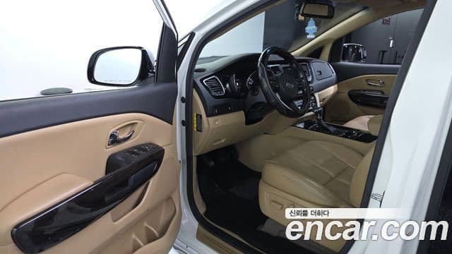 Kia All New Carnival VIP, 2017 10