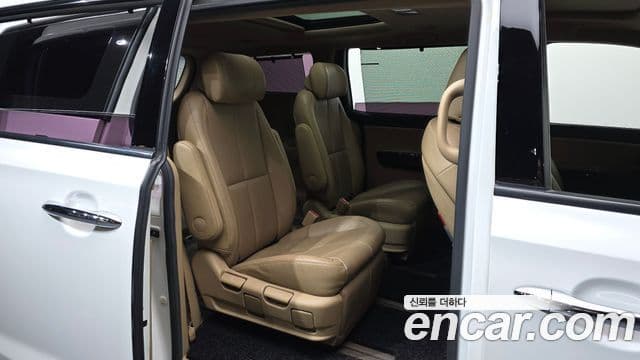 Kia All New Carnival VIP, 2017 12