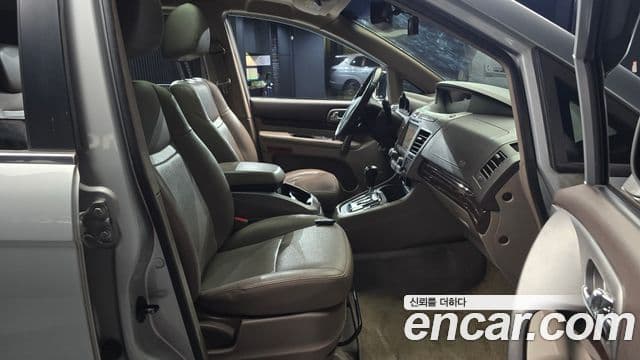 KG모빌리티(SsangYong) Korando 투리스모 4WD GT 9인승, 2015 11