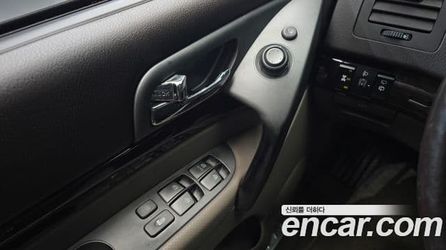 KG모빌리티(SsangYong) Korando 투리스모 4WD GT 9인승, 2015 18