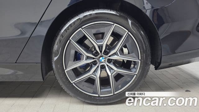 BMW 5시리즈 (G60) 520i M Sport, 2025 все фото