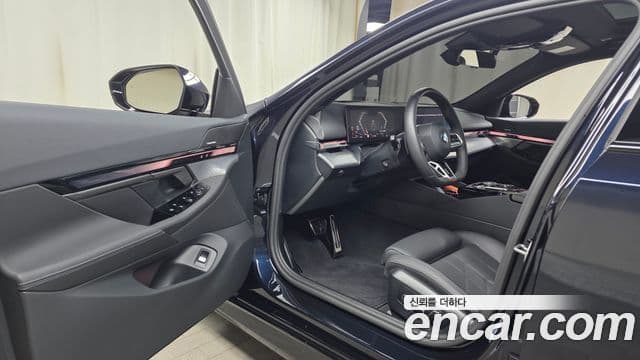 BMW 5시리즈 (G60) 520i M Sport, 2025 10