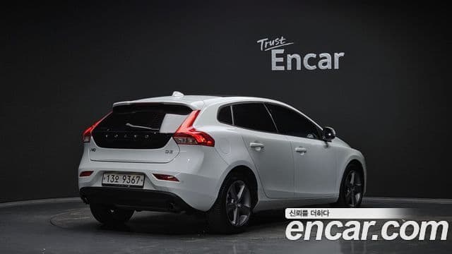 Volvo V40 2세대, 2017 2