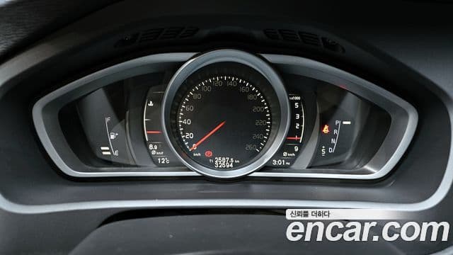 Volvo V40 2세대, 2017 8