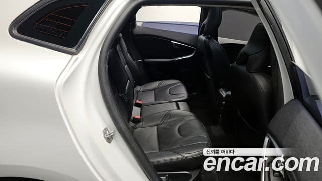 Volvo V40 2세대, 2017 11