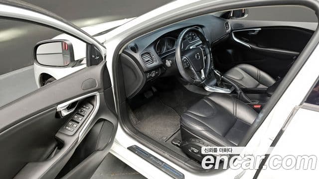 Volvo V40 2세대, 2017 12